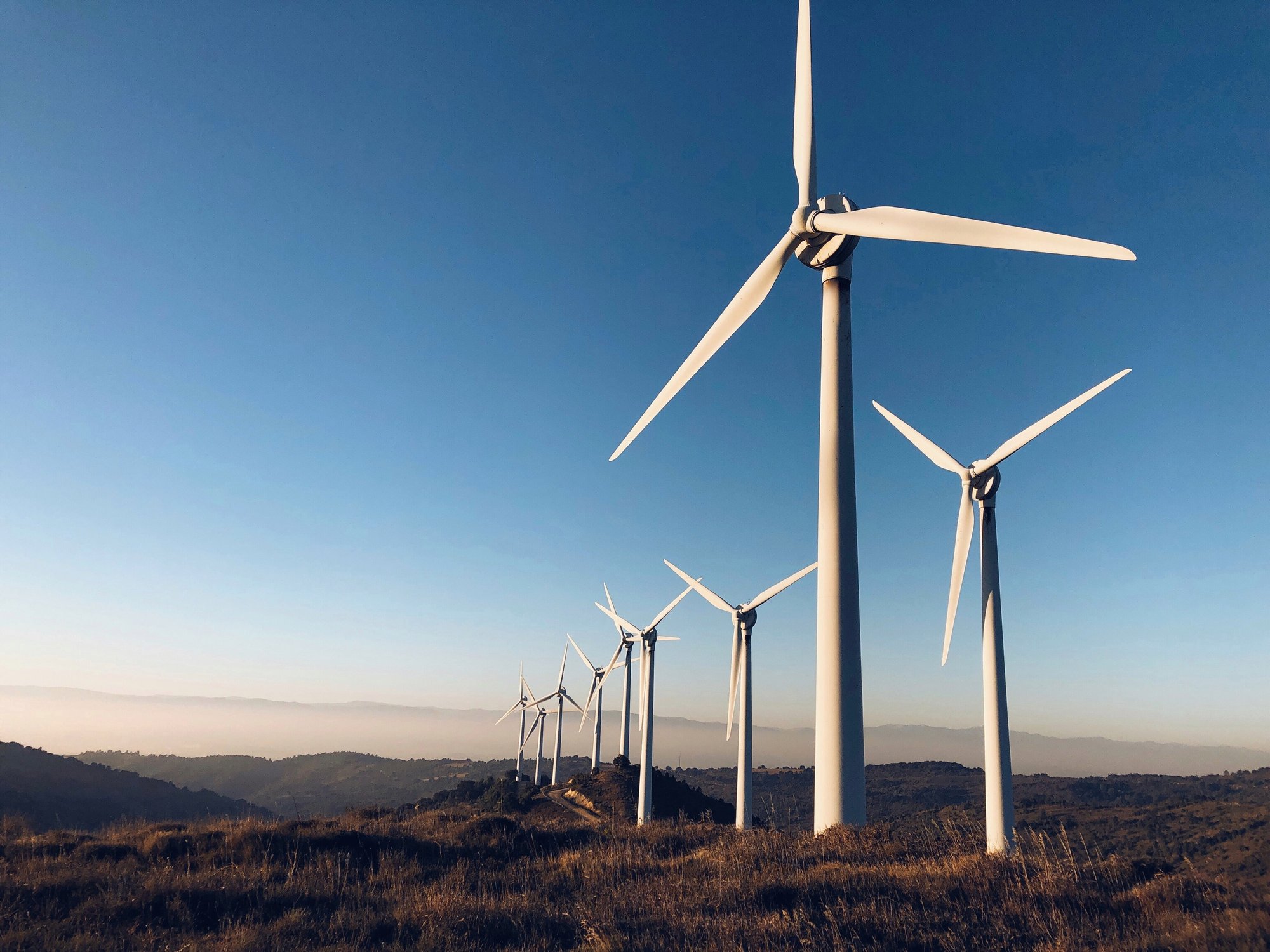 66dde7cc4b8412815fce4a8b_iStock-878169918 onshore turbines